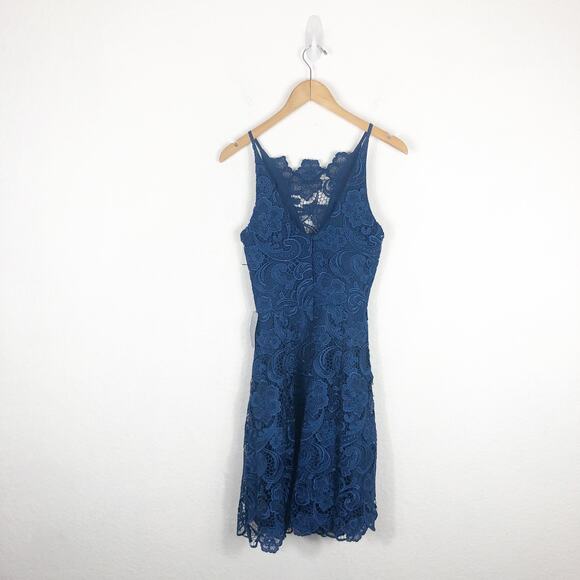 NWT Dress the Population Hayden Lace Fit & Flare Dress Size Small Navy Cocktail - Picture 12 of 13